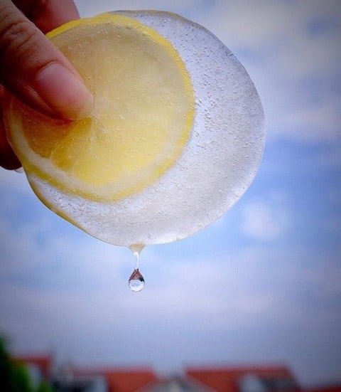 Ice + lemon + sunshine???@combchan
